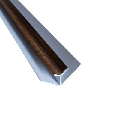 Esquinero interior wallpanel bambú color cafe.